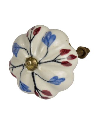 Maľovaná porcelánová úchytka na šuplík, tvar kvety, biela, modré a vínové listy
